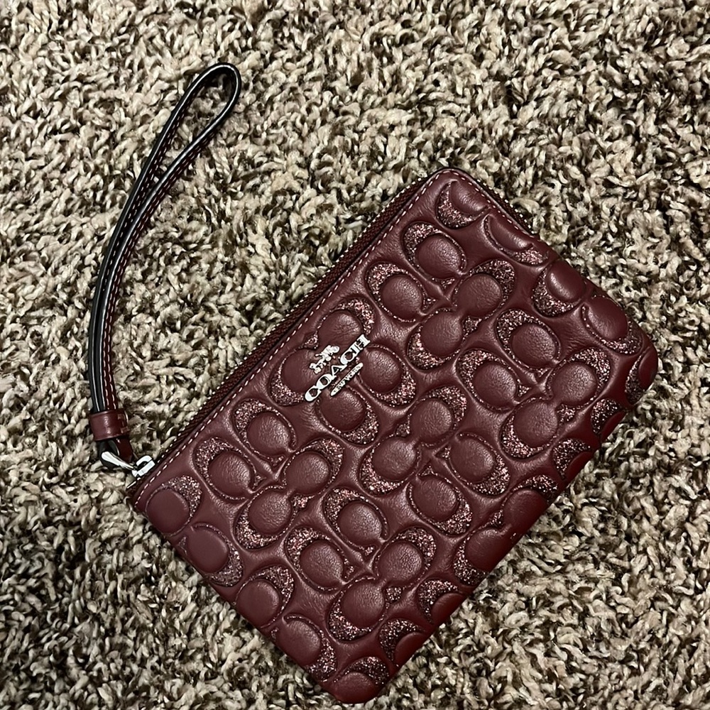 Coach red shimmer wristlet ❤️